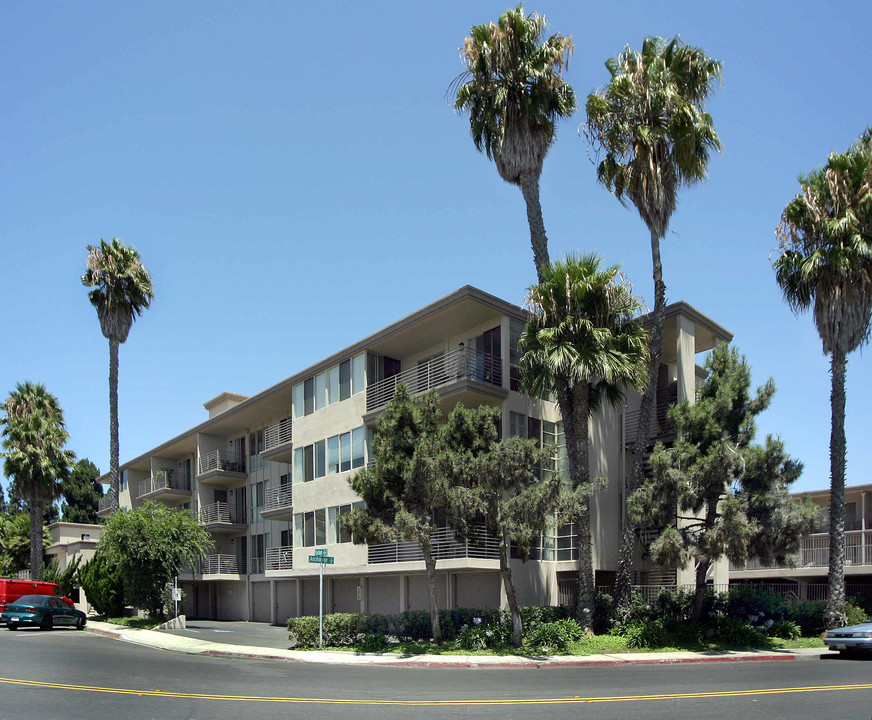 Yacht Club Condominiums in San Diego, CA - Foto de edificio