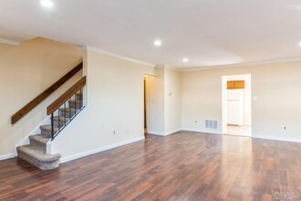 1402 Merrywood Dr in Edison, NJ - Building Photo - Building Photo