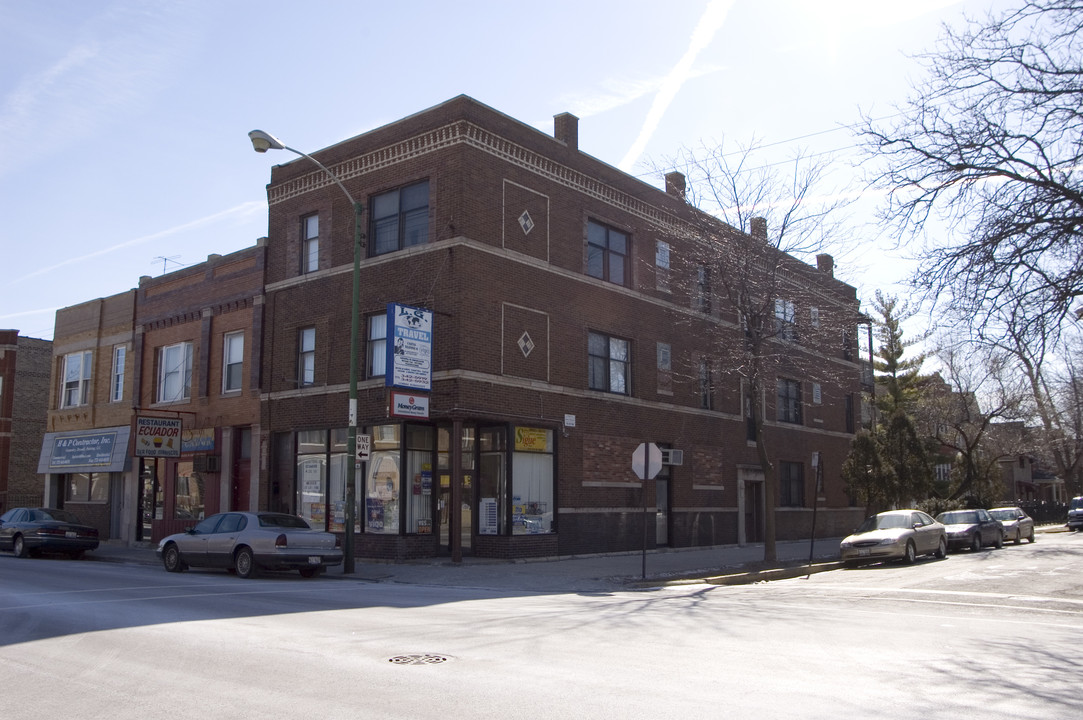 2925 W Diversey Ave in Chicago, IL - Building Photo