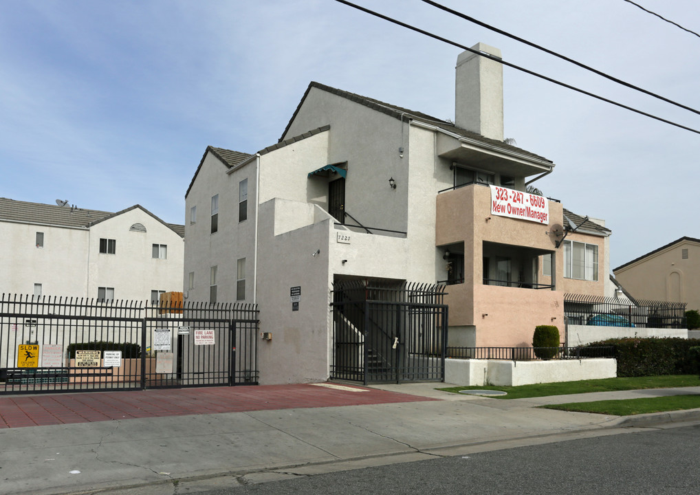 Richfield Terrace in Paramount, CA - Building Photo