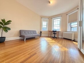 1568 Commonwealth Ave in Boston, MA - Building Photo - Building Photo