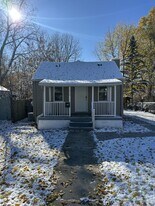 215 Dunlap St in Lansing, MI - Building Photo