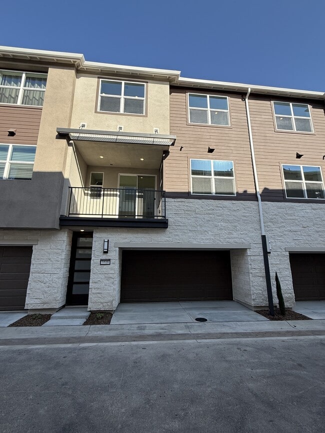 property at 3518 Indigo Privado