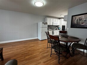 10052 Twin Lakes Dr in Coral Springs, FL - Building Photo - Building Photo