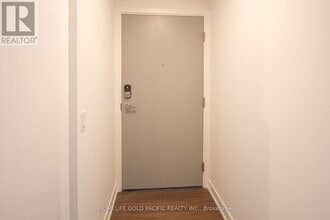 30 Upper Mall Wy in Vaughan, ON - Building Photo - Building Photo