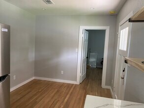 1811 Garfield St in Bastrop, TX - Building Photo - Building Photo