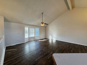 711 Hallbrooke Dr in Warrensburg, MO - Building Photo - Building Photo