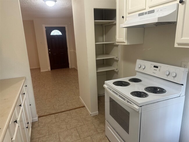 9301 Chesterfield Dr in Houston, TX - Building Photo - Building Photo