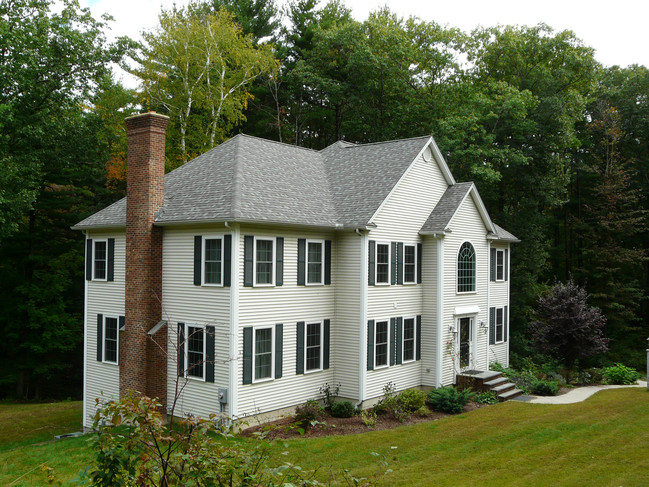 2 Shelters Rd in Groton, MA - Foto de edificio - Building Photo