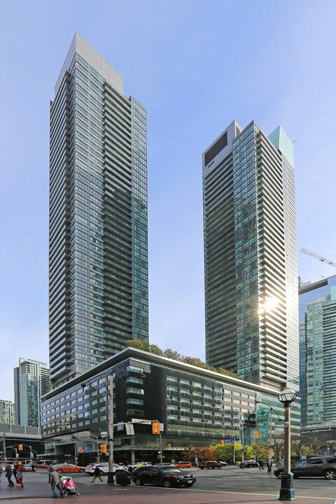 Tower 1 in Toronto, ON - Building Photo