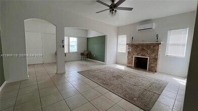 113 NW 35th St in Miami, FL - Foto de edificio - Building Photo