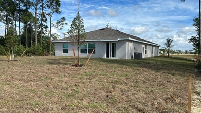 2846 Northwest 28th Ave in Cape Coral, FL - Foto de edificio - Building Photo