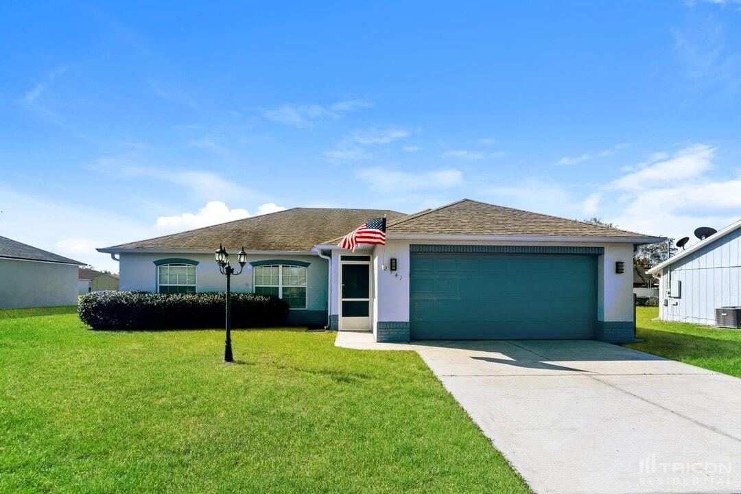 2941 Grayton St in Deltona, FL - Building Photo