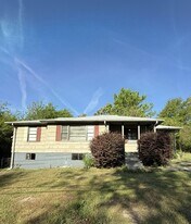 2320 5th St NW in Center Point, AL - Building Photo