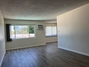 13423 Burbank Blvd in Los Angeles, CA - Building Photo - Building Photo