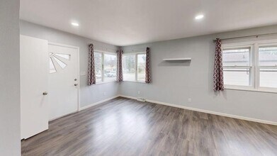 905 Lincoln Ave in Bismarck, ND - Building Photo - Building Photo