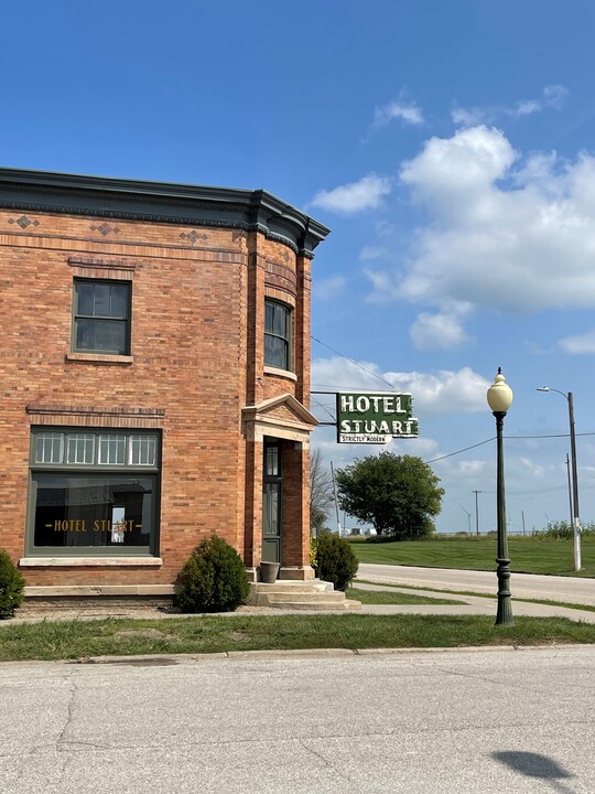 203 E Front St in Stuart, IA - Building Photo