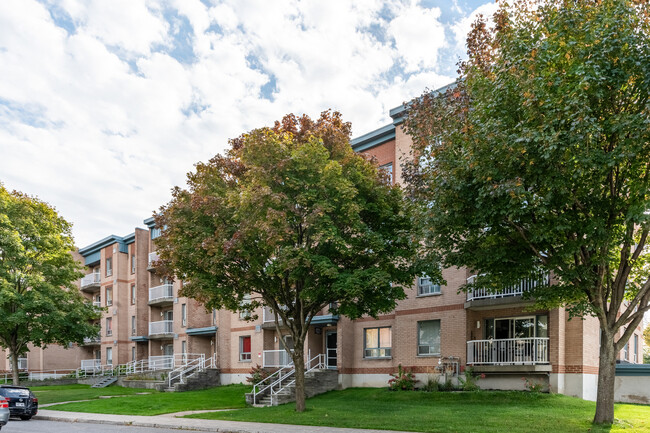 88 De La Pointe-Aux-Lièvres Rue in Québec, QC - Building Photo - Building Photo