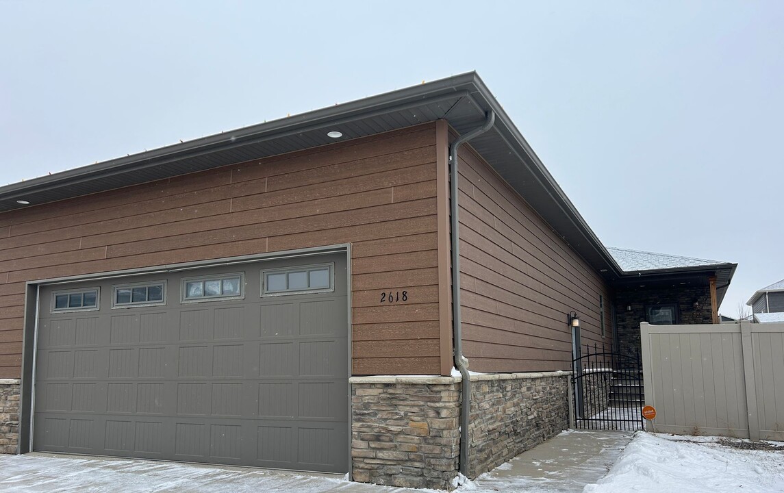 2618 Dakota Blvd in Dickinson, ND - Building Photo