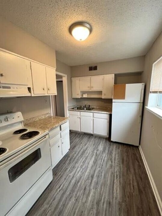 150 N McLean Blvd in Memphis, TN - Building Photo