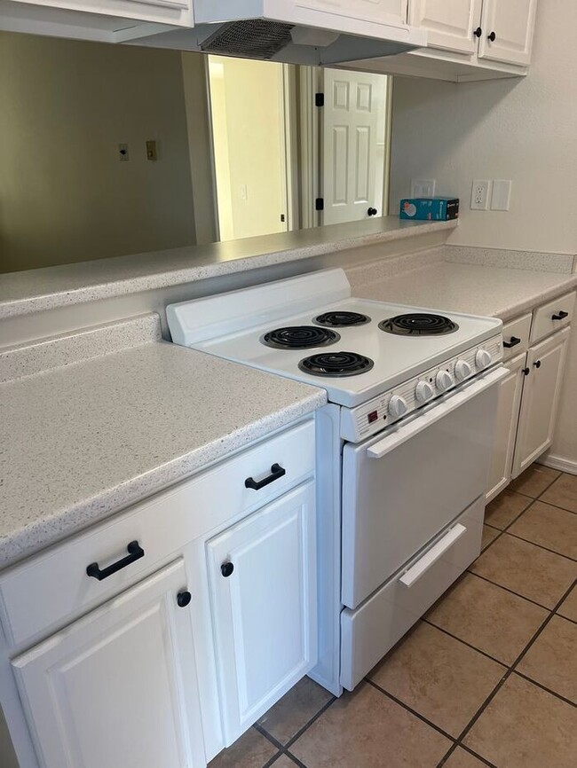 property at 932 N Belvedere Ave