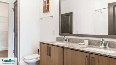 44 Braves Ave in Lawrenceville, GA - Foto de edificio - Building Photo