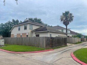 4002 Timber Falls Ct in Houston, TX - Building Photo - Building Photo