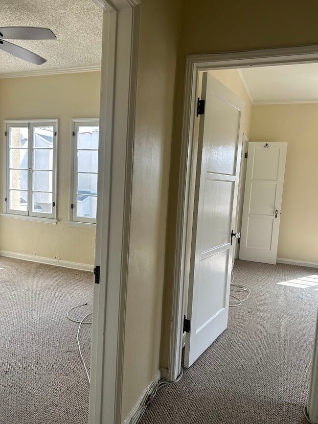 1062 Masselin Ave, Unit 1066 in Los Angeles, CA - Foto de edificio - Building Photo