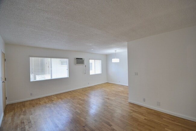 10745 Hortense St in Los Angeles, CA - Building Photo - Building Photo