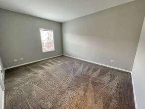 811 E Main St in East Dundee, IL - Foto de edificio - Building Photo