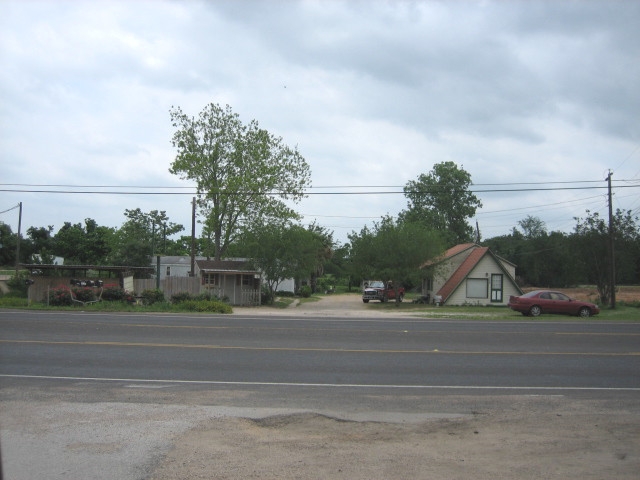 Mobile Home/Retail Center in Rockdale, TX - Building Photo