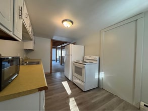 202 Cambell Shore Rd in Gray, ME - Foto de edificio - Building Photo