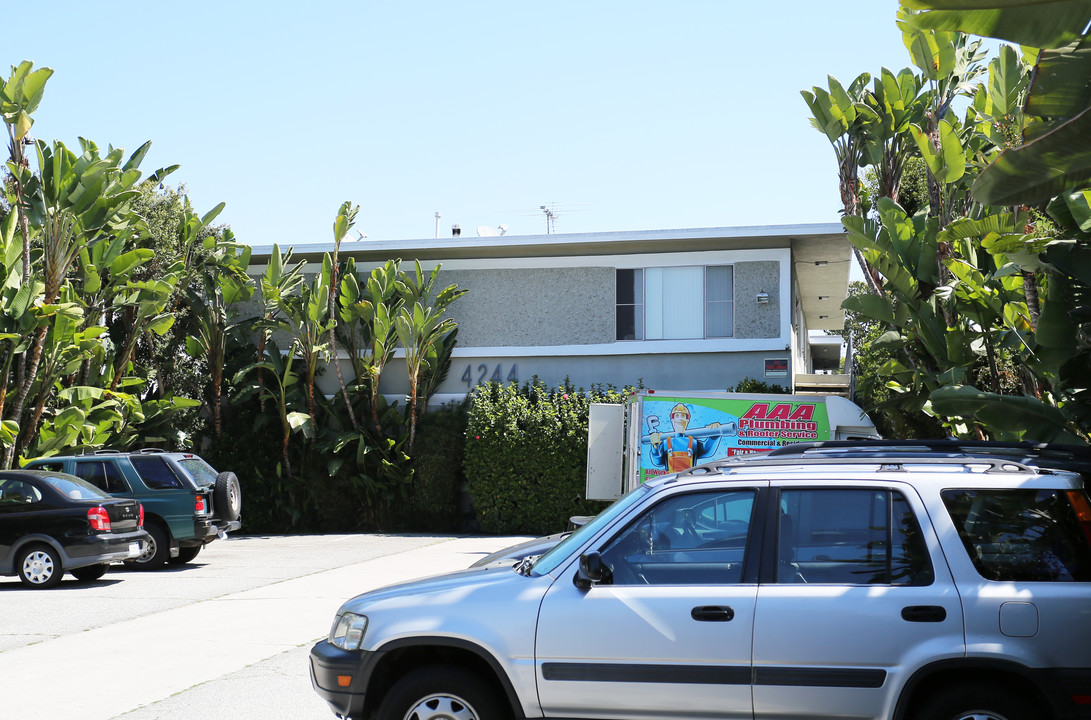 4244 Lindblade Dr in Los Angeles, CA - Foto de edificio