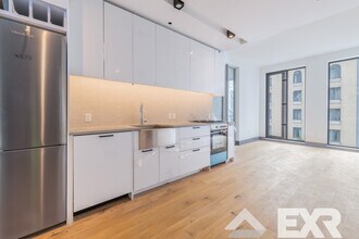 42-22 27th St in Queens, NY - Building Photo - Building Photo