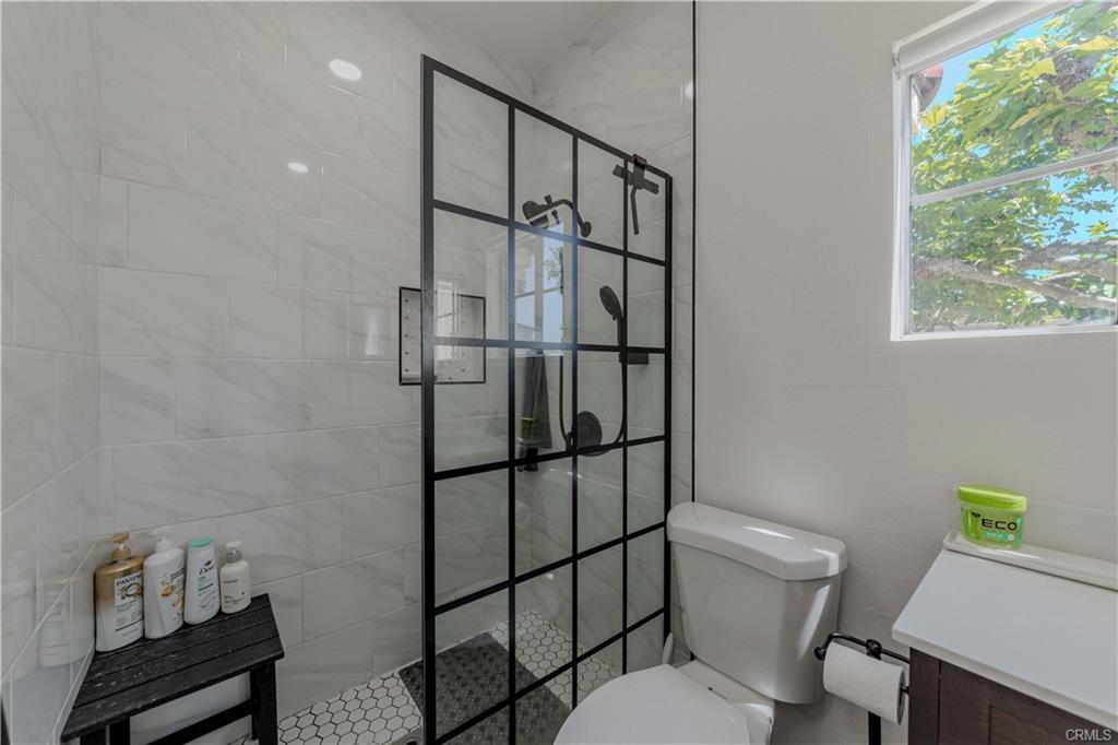 410 W 220th St in Carson, CA - Building Photo
