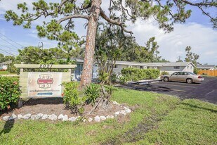 2021 Pennsylvania Ave, Unit 2 in Englewood, FL - Building Photo
