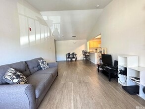 200 Talus Way, Unit 434 in Reno, NV - Building Photo - Building Photo