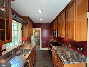 2800 Russell Rd in Alexandria, VA - Building Photo - Building Photo
