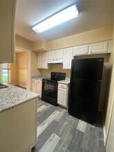 7830 Meadow Park Dr in Dallas, TX - Building Photo - Building Photo