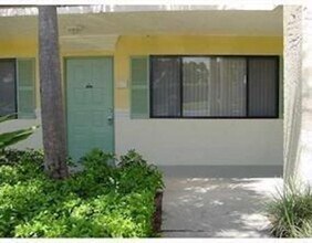1417 Meadows Cir W, Unit 1417 in Boynton Beach, FL - Building Photo - Building Photo