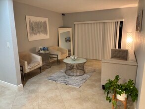 4221 Hollowtrail Dr in Tampa, FL - Building Photo - Building Photo