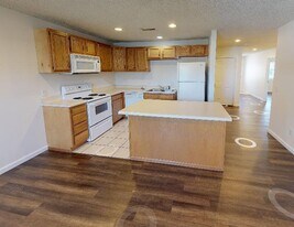 1500 E Parham St in Marion, IL - Building Photo