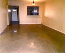 1591 NE Miami Gardens Dr-Unit -114 in Miami, FL - Building Photo - Building Photo