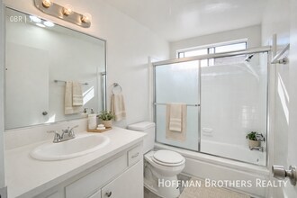 981 Elden Ave, Unit 4 in Los Angeles, CA - Building Photo - Building Photo