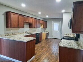 5011 W 11th St in Irving, TX - Building Photo - Building Photo