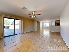 8123 W Hammond Ln in Phoenix, AZ - Building Photo - Building Photo