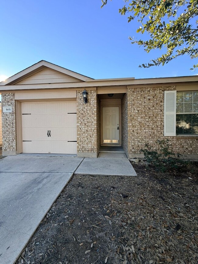 5651 Forest Canyon in San Antonio, TX - Building Photo - Building Photo