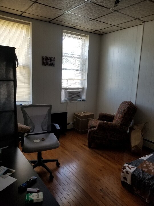 258 Hancock Ave in Jersey City, NJ - Building Photo