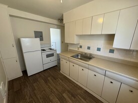 Elm Apartments in Browne's Addition! in Spokane, WA - Building Photo - Interior Photo