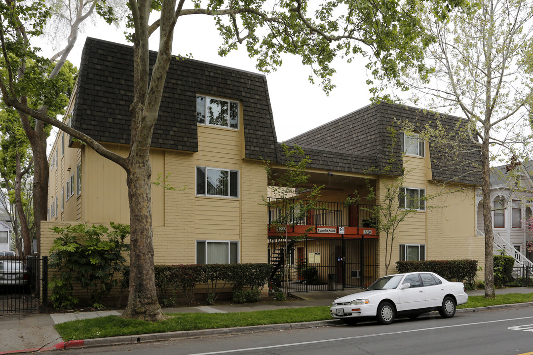 The Veranda in Sacramento, CA - Building Photo